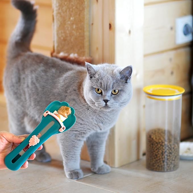 Cat Claw Shaped Cat Strip Squeeze Spoon, Delectables Lickable Cat Treats Spoon, Wet Treat Cat Feeder Spoon Treat Squeeze Spoon for Lickable Wet Cat Treats Liquid Snack Feeding (Pink + Blue)