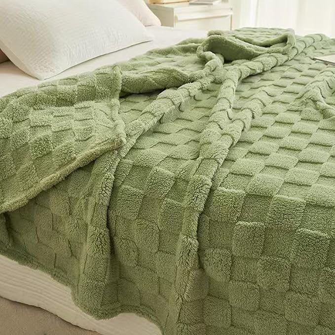 Fleece Throw Blanket, 3D Fleece Checkered Blanket, Cozy Soft Warmer Comfort Lightweight, Fuzzy Aesthetic Room Decor, Gifts for Christmas, Birthdays, Green
