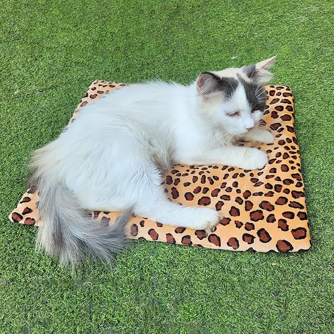 Portable Heated Pad for Cat, Puppy and Small Pet, 3-Temperature Settings, Washable, Safe 5V Voltage, Power-Bank Powered, Ideal for Indoor and Outdoor Use. 15" x 19" x 0.6" (Leopard Print)