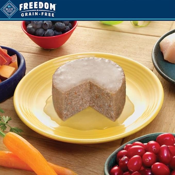Blue Buffalo Freedom Grain-Free Adult Wet Cat Food, Complete & Balanced Nutrition for Indoor Cats, Made with Natural Ingredients, Chicken Recipe, 5.5-oz. Cans (24 Count)