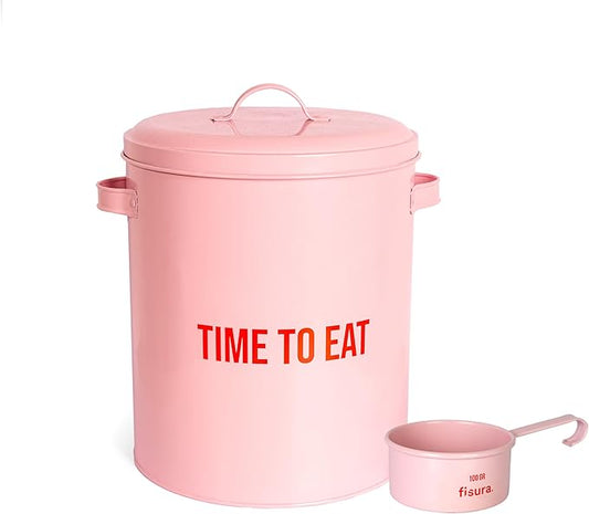 Fisura – Pink time to eat Pet Food Container. Pet Feed Container with Lid and Measuring Scoop. Metal Food Container for Dogs and Cats. 5 kg Capacity