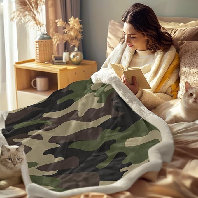Sleepwish Green Camouflage Fleece Throw Blanket for Kids Boys Soft Brown Camo Camping Sherpa Blanket for Couch Chair, Baby (30"x 40")