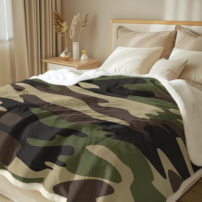 Sleepwish Green Camouflage Fleece Throw Blanket for Kids Boys Soft Brown Camo Camping Sherpa Blanket for Couch Chair, Baby (30"x 40")