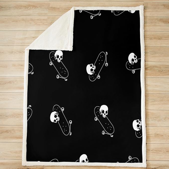 Skateboard Plush Blanket Death Skull Fleece Throw Blanket Gothic Skull Sherpa Blanket for Sofa Couch Bed Personalized Skeleton Bones Black White Fuzzy Blanket Room Decor Twin 60x80 Inch