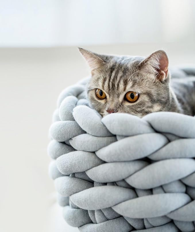 Happycare Textiles Luxurious Chunky Crochet Comfort Round Cat Bed, 20" Grey