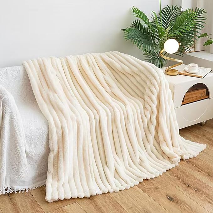 White Fleece Fuzzy Throw Blanket, 3D Fleece Ribbed Jacquard Blanket, Fuzzy Aesthetic Room Decor for Couch Sofa Bed, Gifts for Christmas, Birthdays