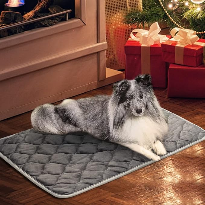 ULIGOTA Self Warming Cat Bed Self Heating Cat Mat Thermal Pet Bed Mat Self-Warming Dog Crate Pad