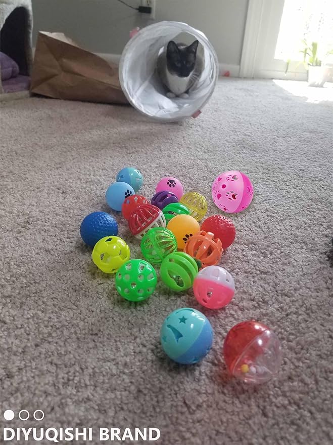Classic Cat Toys for Indoor Cats, 10 Pcs, 1.5''~2.2'', Plastic Cat Ball with Bell to Arouse The Cat's Interest, for All Breed Sizes