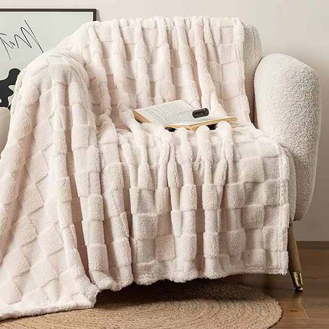 3D Fleece Checkered Blanket, Cozy Soft Warmer Comfort Lightweight for All Season, Fuzzy Aesthetic Room Decor for Couch Sofa Bed, Gifts for Christmas, Birthdays, White