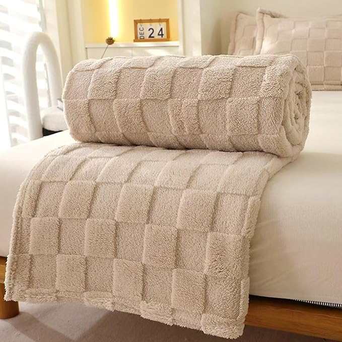 Fleece Throw 3D Checkered Jacquard Blanket, Cozy Soft Warmer Comfort Lightweight for All Season, Fuzzy Aesthetic Room Decor for Couch Sofa Bed, Gifts for Christmas, Birthdays, Khaki