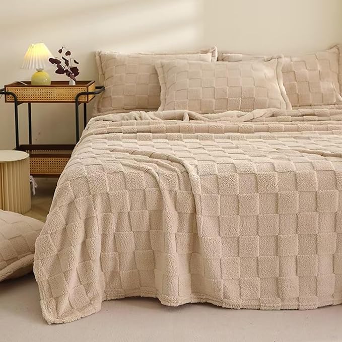 Fleece Throw 3D Checkered Jacquard Blanket, Cozy Soft Warmer Comfort Lightweight for All Season, Fuzzy Aesthetic Room Decor for Couch Sofa Bed, Gifts for Christmas, Birthdays, Khaki