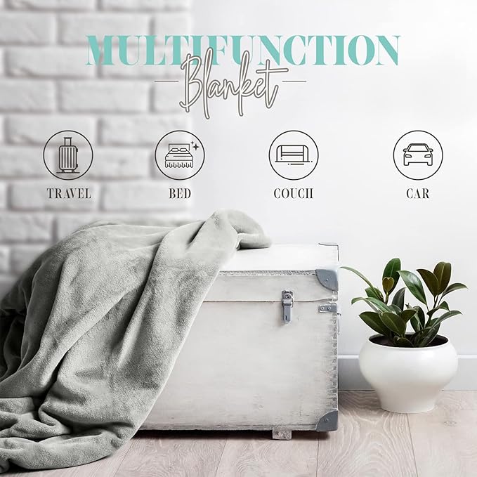 Elegant Comfort Reversible and Ultra-Plush Flannel Fleece-Winter Christmas Sherpa Throw- Lightweight Soft and Cozy-Holiday Decorative Throw, Perfect for Lounging, 50 x 60 inches, Cats in Holiday