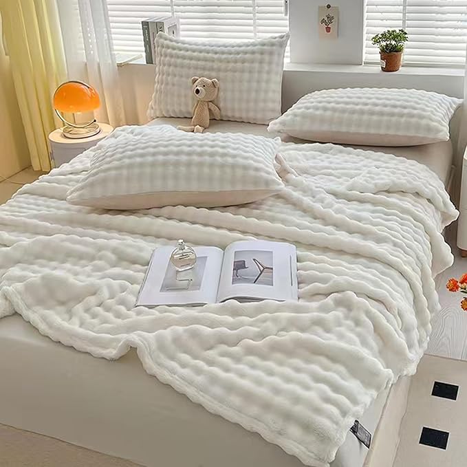 White Faux Fur Throw Blanket with 3D Bubbles Super Soft Fuzzy Cozy Thick Blanket for Couch Chair Sofa Gift Home Décor, Fluffy Throw Blanket, 50"x60"