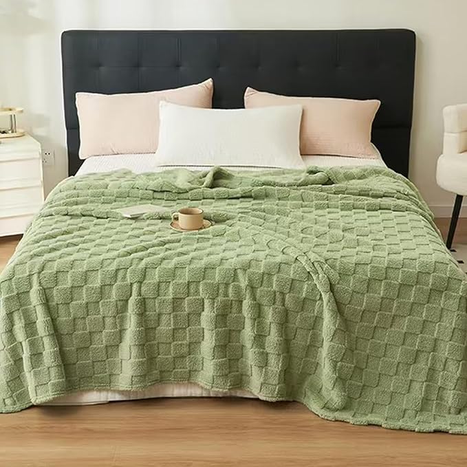 Fleece Throw Blanket, 3D Fleece Checkered Blanket, Cozy Soft Warmer Comfort Lightweight, Fuzzy Aesthetic Room Decor, Gifts for Christmas, Birthdays, Green