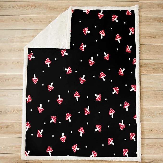 Mushroom Sherpa Blanket Girls Kawaii Room Decor Fleece Throw Blanket Kids Boys Teens Cute Black Red Mushrooms Plush Blanket for Bed Sofa Couch Soft Lovely Botanical Fuzzy Blanket 40"x50"