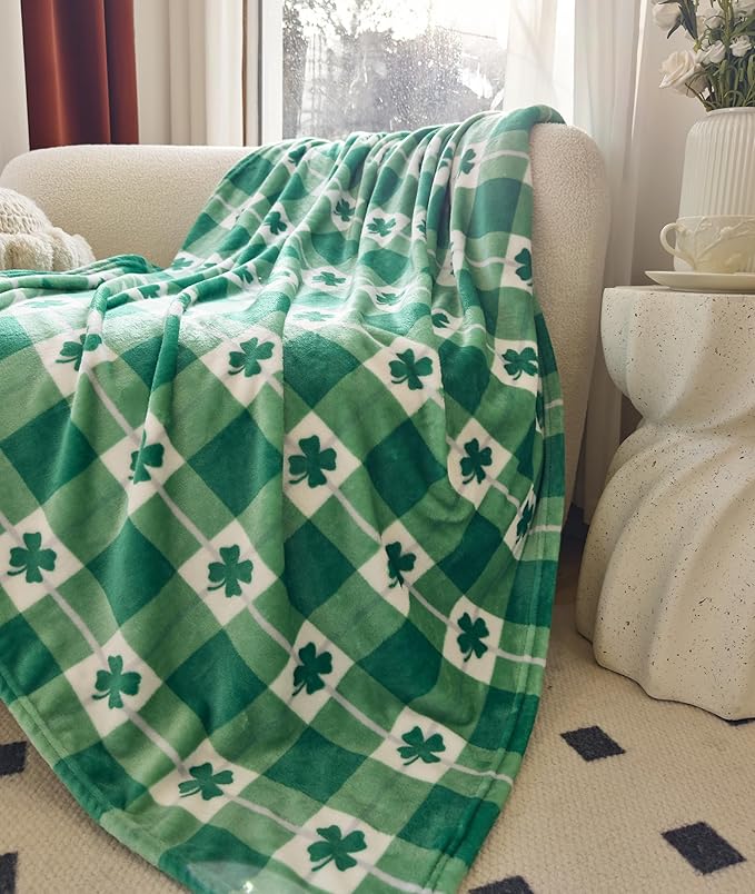 Elegant Comfort Luxury Velvet Super Soft Irish Green Clover Shamrock Print Fleece Blanket-St Patricks Day Theme Décor Fuzzy Warm and Cozy Throws for Couch and Gift, 50 x 60 inch, Lucky Plaid Clover