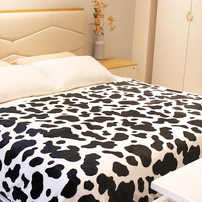 Fleece Cow Print Blanket Queen Size, Bed Blanket Soft Fuzzy Cozy Lightweight Cow Throws Warm Blankets Plush Gift Cow Home Decor 90" x 90"