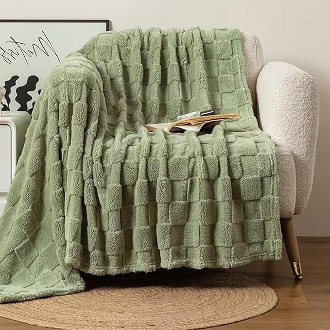 Fleece Throw Blanket, 3D Fleece Checkered Blanket, Cozy Soft Warmer Comfort Lightweight, Fuzzy Aesthetic Room Decor, Gifts for Christmas, Birthdays, Green