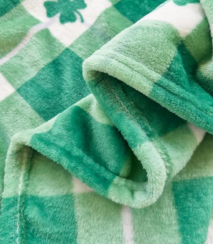 Elegant Comfort Luxury Velvet Super Soft Irish Green Clover Shamrock Print Fleece Blanket-St Patricks Day Theme Décor Fuzzy Warm and Cozy Throws for Couch and Gift, 50 x 60 inch, Lucky Plaid Clover