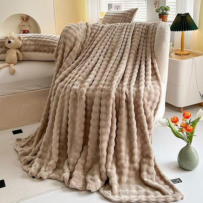 Faux Fur Throw Blanket, 3D Fleece Fluffy Bubble Blanket, Flannel Fuzzy Soft Plush Bubble Blanket for Sofa Bed Room Office, Decorative Throw Blanket, 40"x60" Khaki
