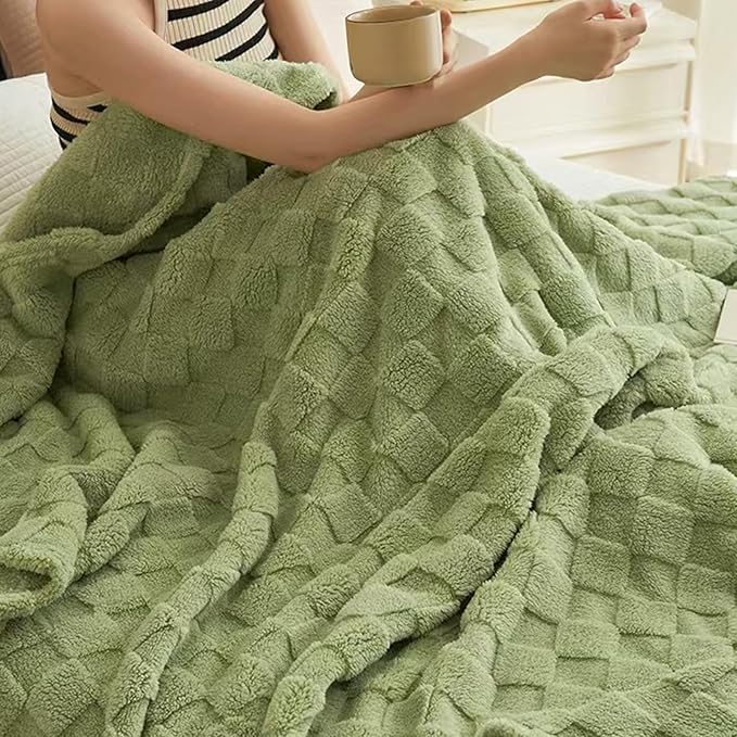 Fleece Throw Blanket, 3D Fleece Checkered Blanket, Cozy Soft Warmer Comfort Lightweight, Fuzzy Aesthetic Room Decor, Gifts for Christmas, Birthdays, Green