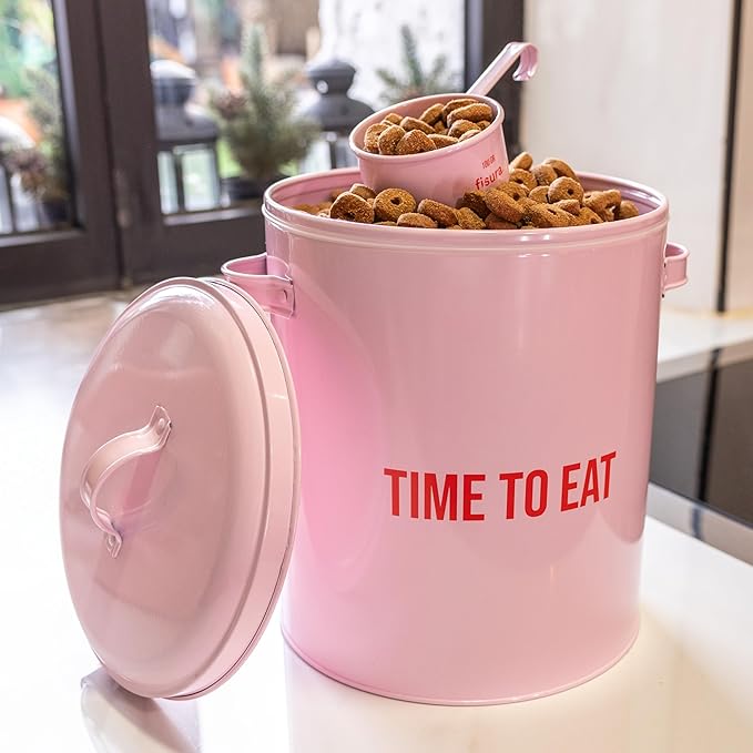 Fisura – Pink time to eat Pet Food Container. Pet Feed Container with Lid and Measuring Scoop. Metal Food Container for Dogs and Cats. 5 kg Capacity