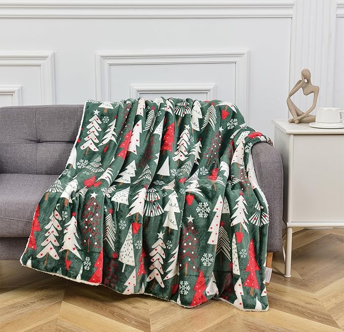 Elegant Comfort Reversible and Ultra-Plush Flannel Fleece-Winter Christmas Sherpa Throw- Lightweight Soft and Cozy-Holiday Decorative Throw, Perfect for Lounging, 50 x 60 inches, Hunter Christmas Tree