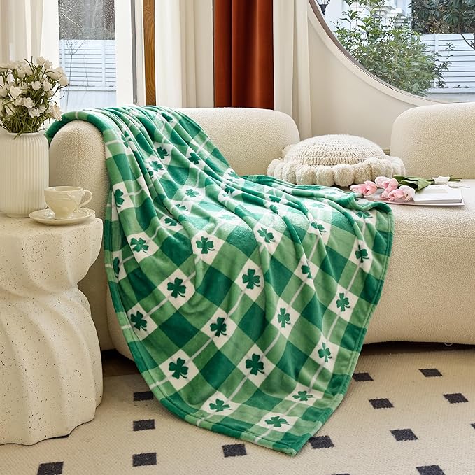 Elegant Comfort Luxury Velvet Super Soft Irish Green Clover Shamrock Print Fleece Blanket-St Patricks Day Theme Décor Fuzzy Warm and Cozy Throws for Couch and Gift, 50 x 60 inch, Lucky Plaid Clover