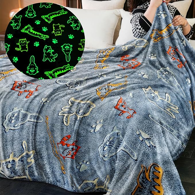 Sviuse Cat Blanket Soft Flannel Fleece Blankets with Minimalist White Cats Pattern, Cozy and Warm for Bed, Sofa, or Gift for Cat Lovers Girls, Women, Kids (Cat 11, 50" X 60")